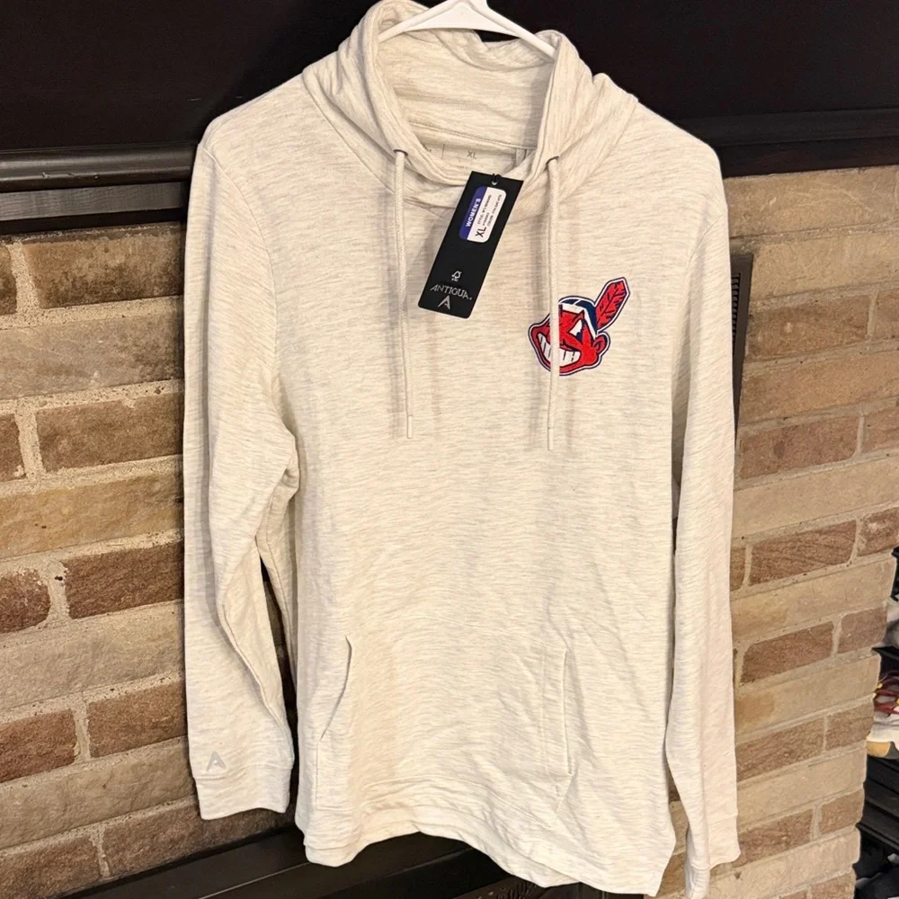 Cleveland Indians Women’s XL Antigua Cream Hoodie - Picture 1 of 4